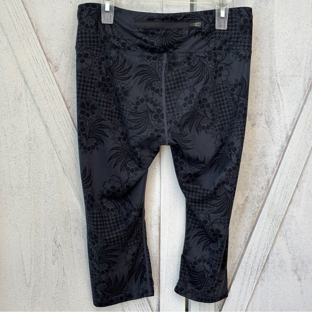 Athleta Floral Capri Leggings Women’s Small - Picture 9 of 9